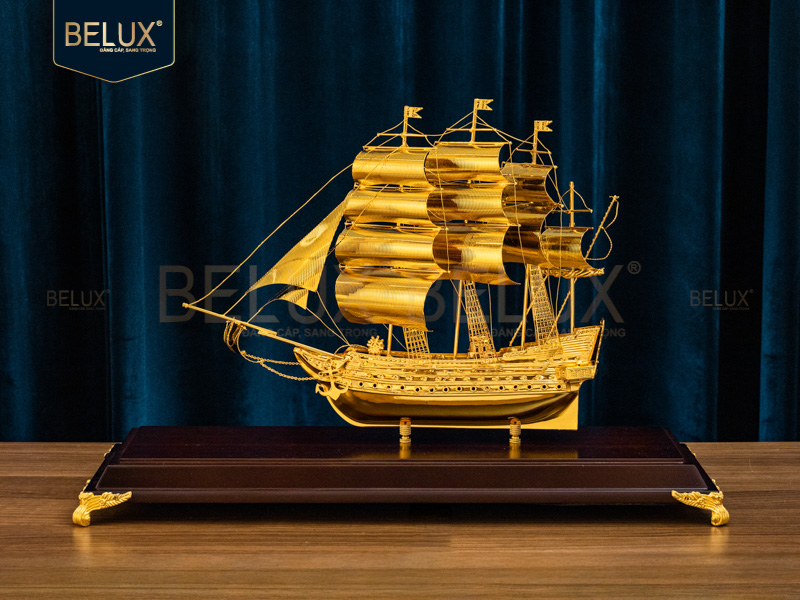 Thuyền buồm phong thủy mạ vàng 24k&nbsp;51x18x34cm